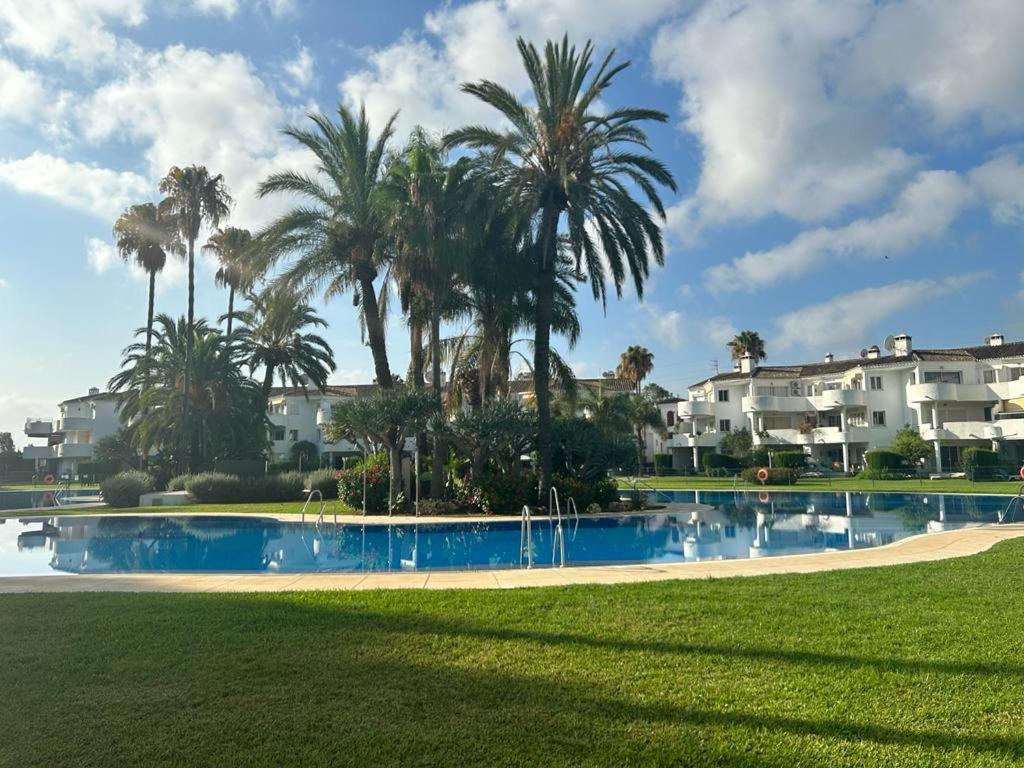 Golf Apartment *